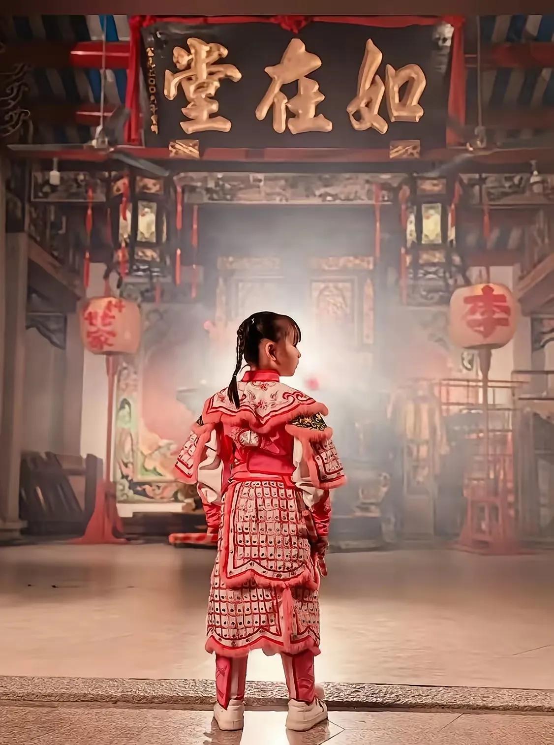 为什么有人说，庄恩琪这孩子，只要不出意外，这辈子都会被潮汕人一路托举？答案根本不