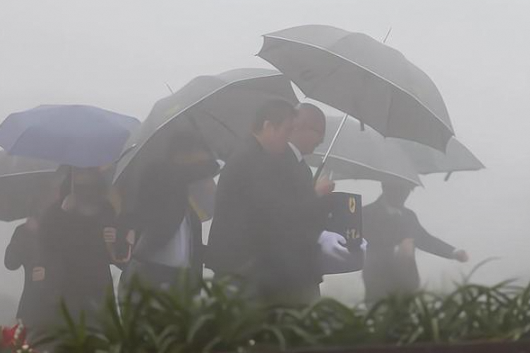 大S下葬：墓地未完工便下葬，背后家族纷争疑云