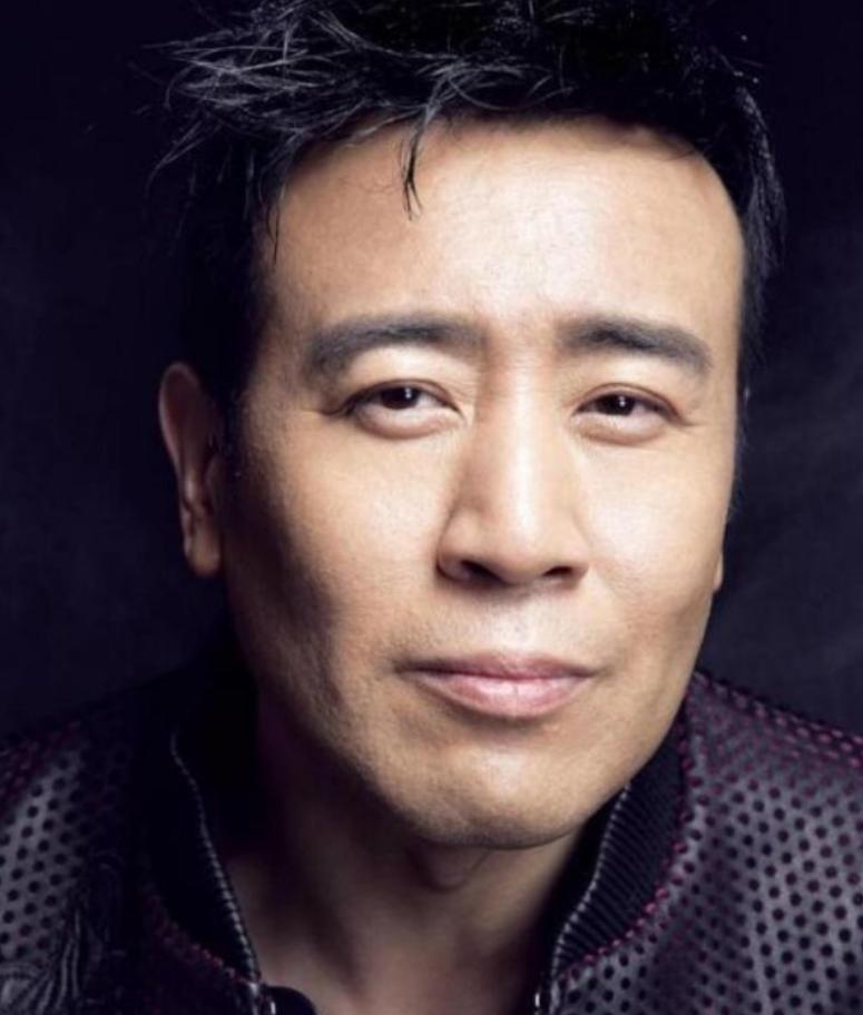 1996年，于和伟喝醉后想从南京长江大桥跳下一死了之，可没想到，女朋友宋林静知道