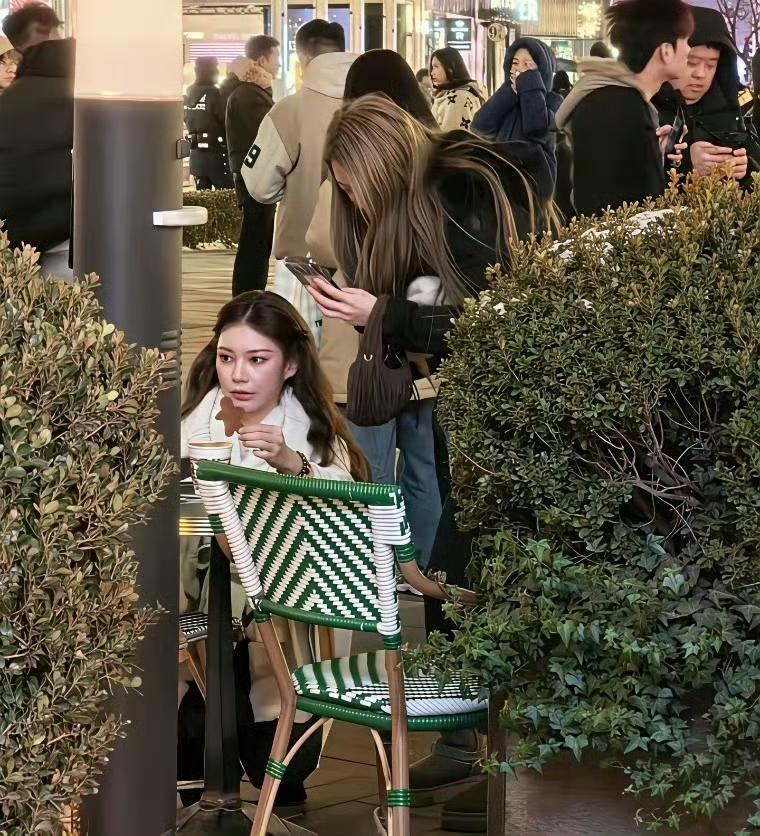 马筱梅都已经怀孕7个月了，但咖啡零食不离手真的是食欲很好，面对这么高强度的直播工