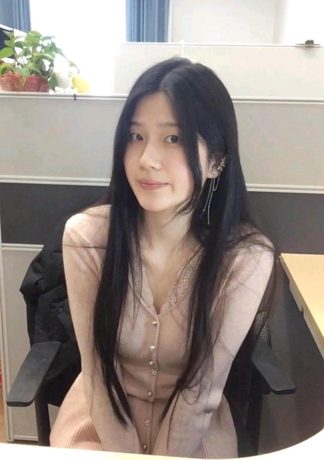 新来的女同事说是素颜没化妆现在不化妆素颜的女人不多了，为什么素颜的女人好看？
