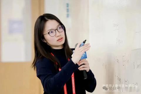 两大数学奖项同时颁给王虹北大三校友包揽华人菲尔兹两项顶级数学大奖颁出,王虹全都拿