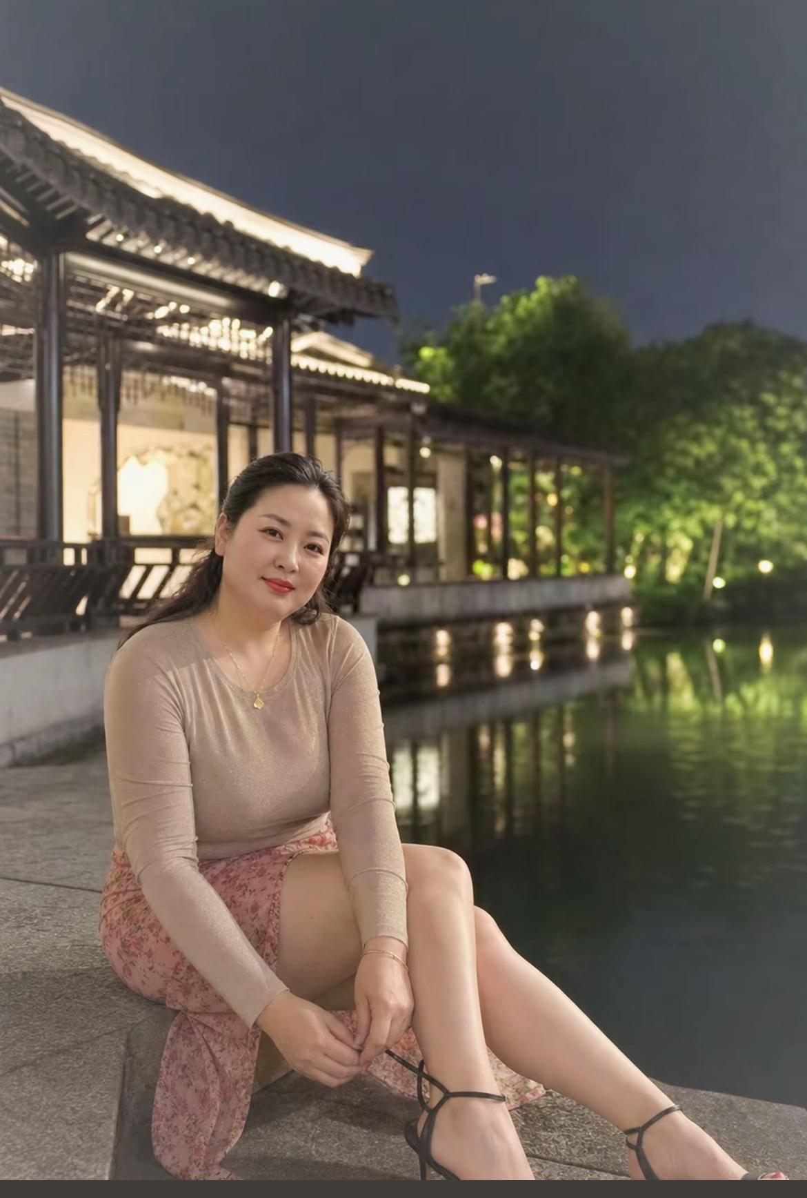 这样的女人美吗？魅力，气质一看就会上头，你呢？