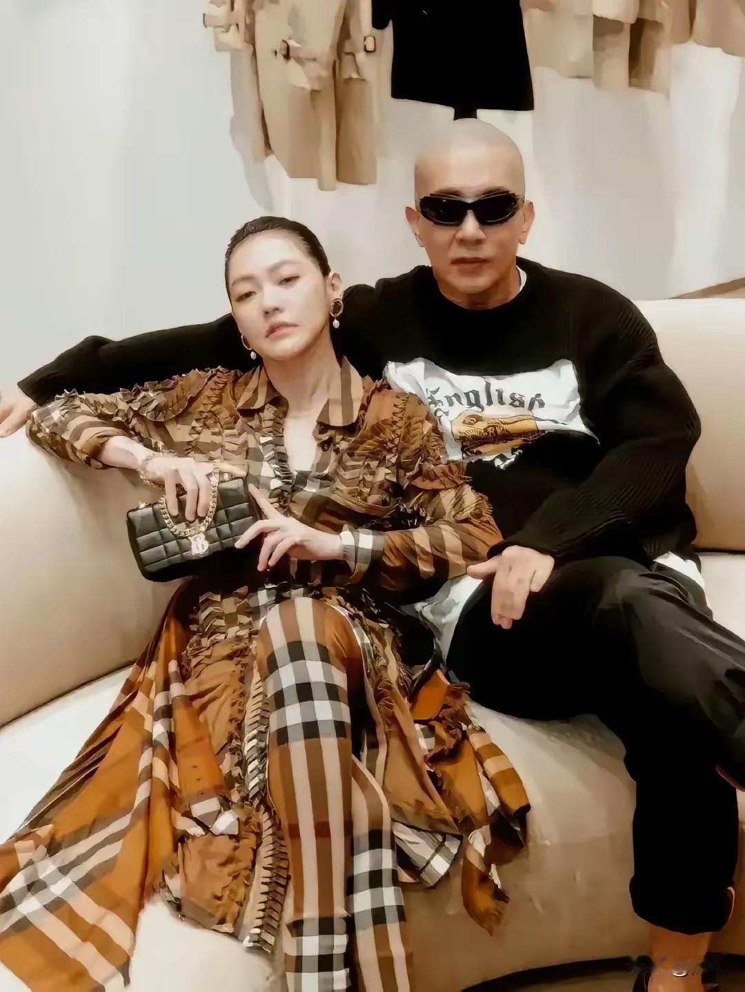 这组合照证明姐夫和小姨子的关系确实是很好！乍一眼还以为他们才是两口子呢！终于知