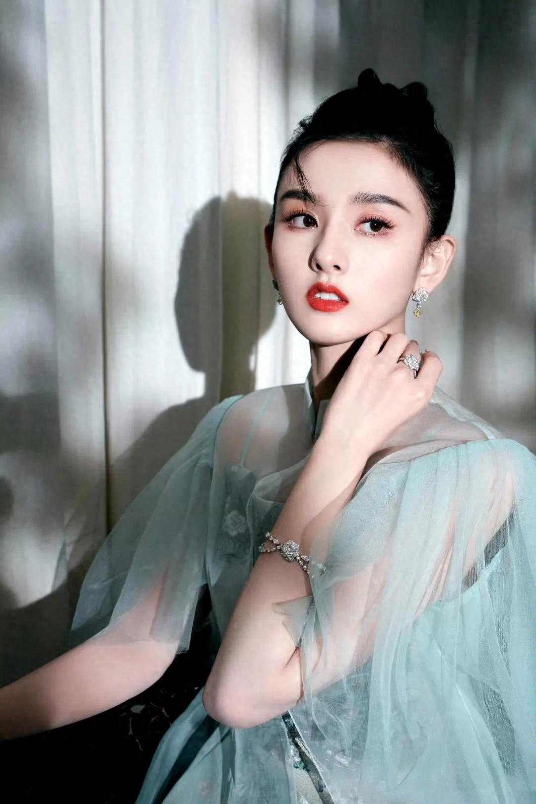 女星宋祖儿靓丽风采：娇美可爱、萌萌哒的容颜