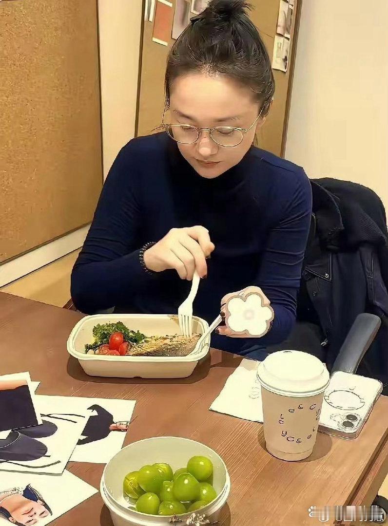 周迅的自律都藏在这碗轻食里，难怪常年保持好身材，状态真的绝了！