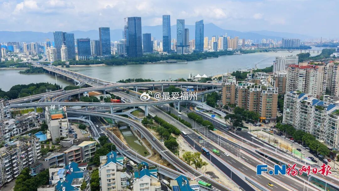 福州东西向快速通道有望在7月底全面建成届时，金山大道将形成“高架快速+地面集散+