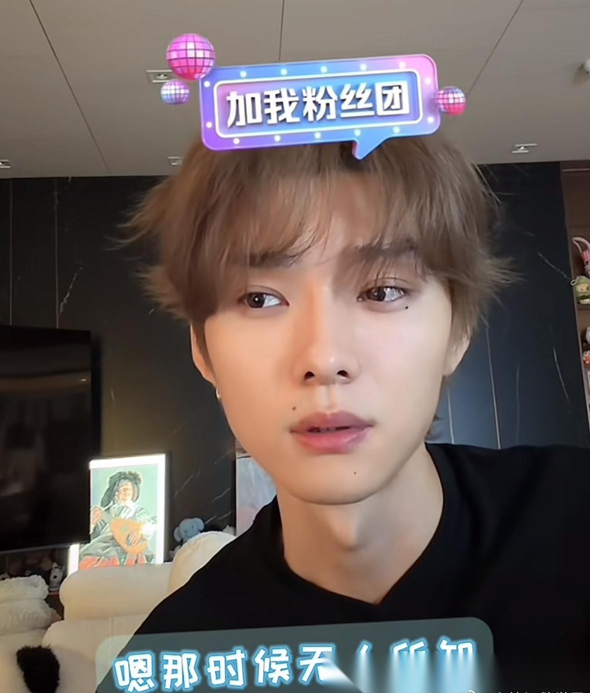 王译磊说，他进入短剧行业并不是很顺利。最开始拍横屏，干一个月空两个月。因