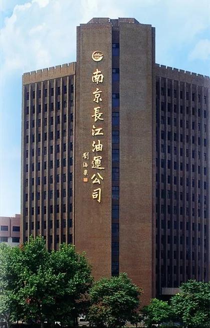 南京的这个建筑挺特别的！去南京的时候，我偶然路过这栋楼，第一眼就觉得它有点意思。
