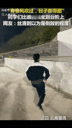 这几个学生的画面火了，八个男孩比试弹跳力，前七个男孩都轻松跳上去了，并且稳稳的坐