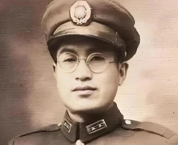 1974年11月17日，台湾“陆军总司令”黄杰走进一个小破屋，床上有一具尸体，等