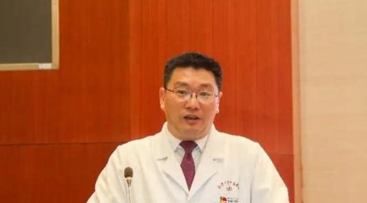 邓处长这话，太傲慢了！邓处长的声明是在凌晨两点发的，官网点击量破万时，
