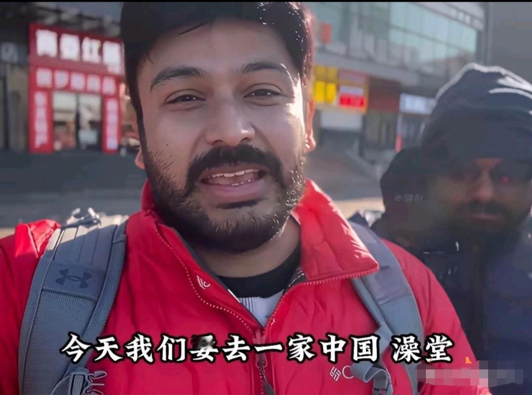 一夜之间，这家洗浴中心的生意彻底垮了。新顾客不来光顾，老主顾也不见了踪影，连