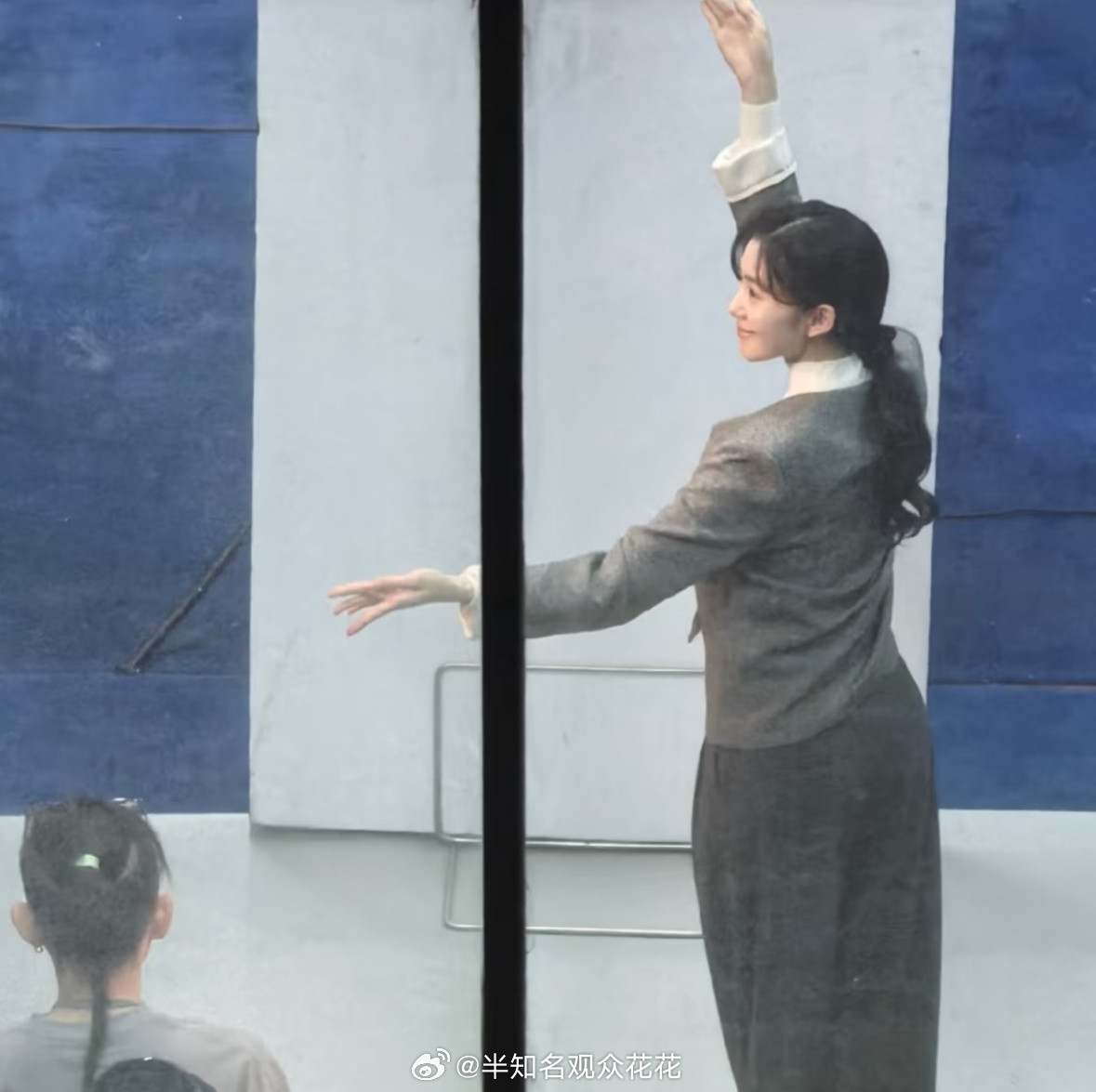 刘浩存窦骁主角拍摄路透西交偶遇刘浩存窦骁高智存气质这一块/​​​