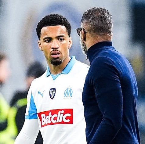 马赛主教练哈比卜·贝耶谈恩瓦内里：“他是一名有实力的球员，但他需要在日常投入上付