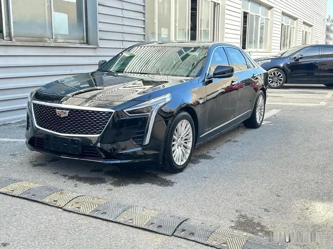 对于想买车的朋友不知道轿车和SUV怎么选择。先看看自己要的什么，喜欢头部空间大