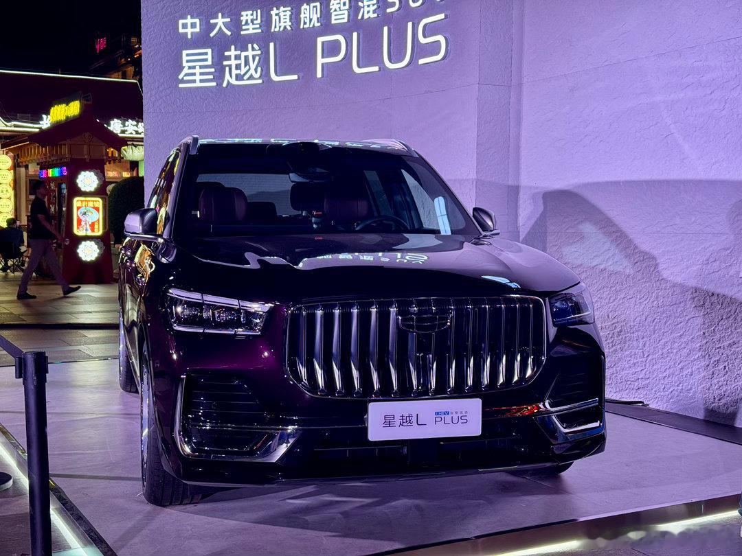 星越L一年能收获17万+车主，所以吉利要想对它改动每一笔都慎之又慎（老车主别跟我闹啊hhh）前双叉臂