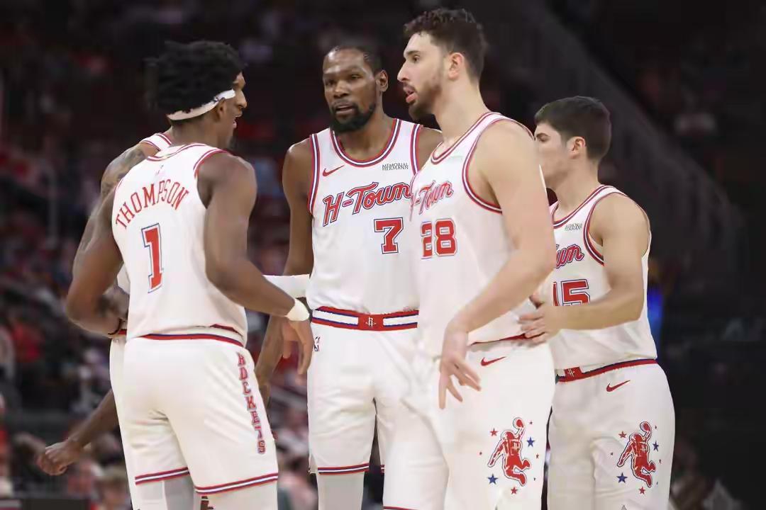 火箭用了这么多场比赛，才发现谢泼德是最适合打首发的后卫了。一、谢泼德的发挥本