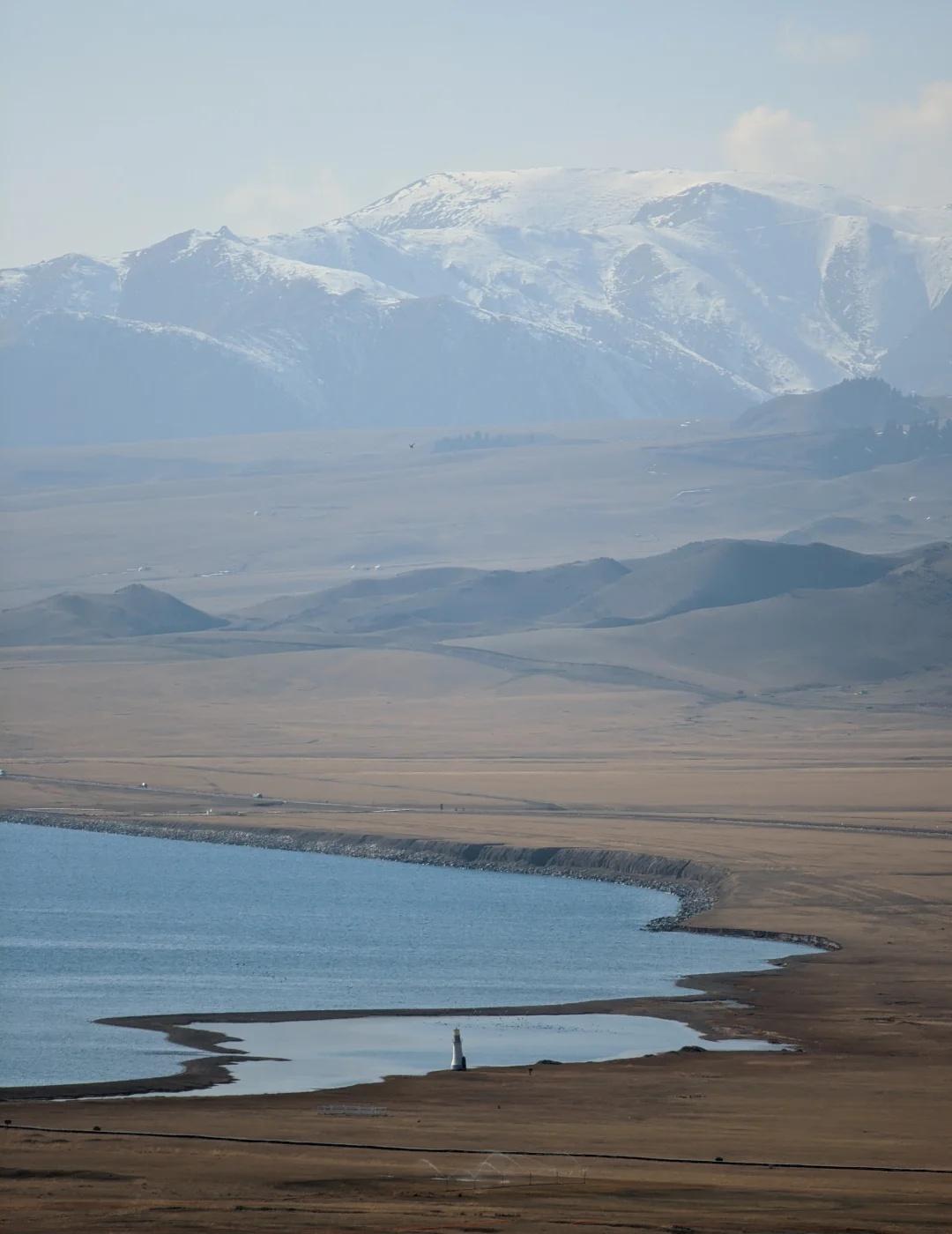 一生必须去一次的赛里木湖💧上周去新疆出差,留出来半天时间,干脆自驾去了赛里木