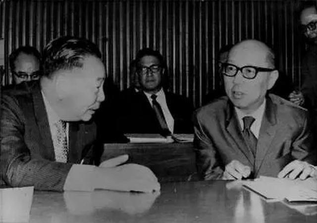 1975年4月5日晚11点50分，蒋介石在台北士林官邸病逝，终年88岁。消息传出