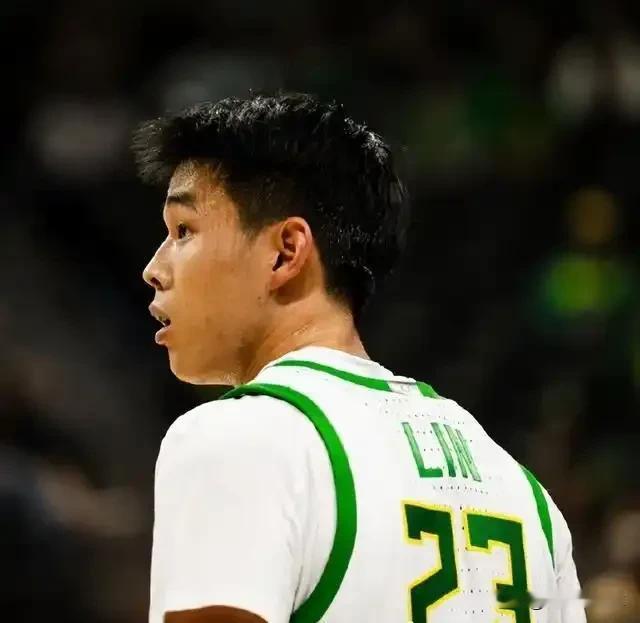 坚持下去！今天俄勒冈大学在NCAA常规赛中背靠背对阵圣地亚哥州立大学，由于实力差