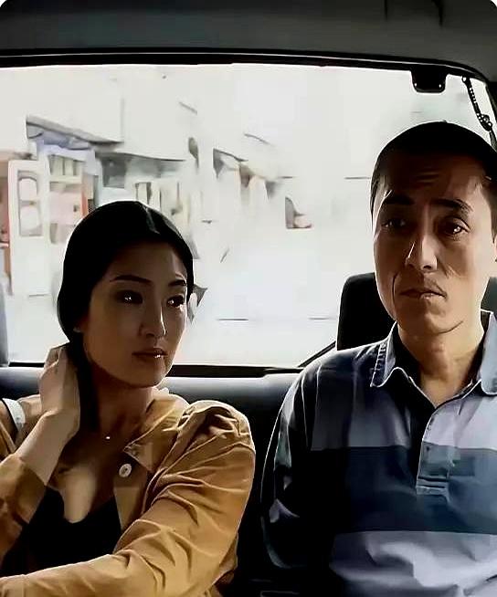 张艺谋收到巩俐结婚请柬那天，躲在日本后期机房哭了整宿。俩人前后搭伙八年，拍了