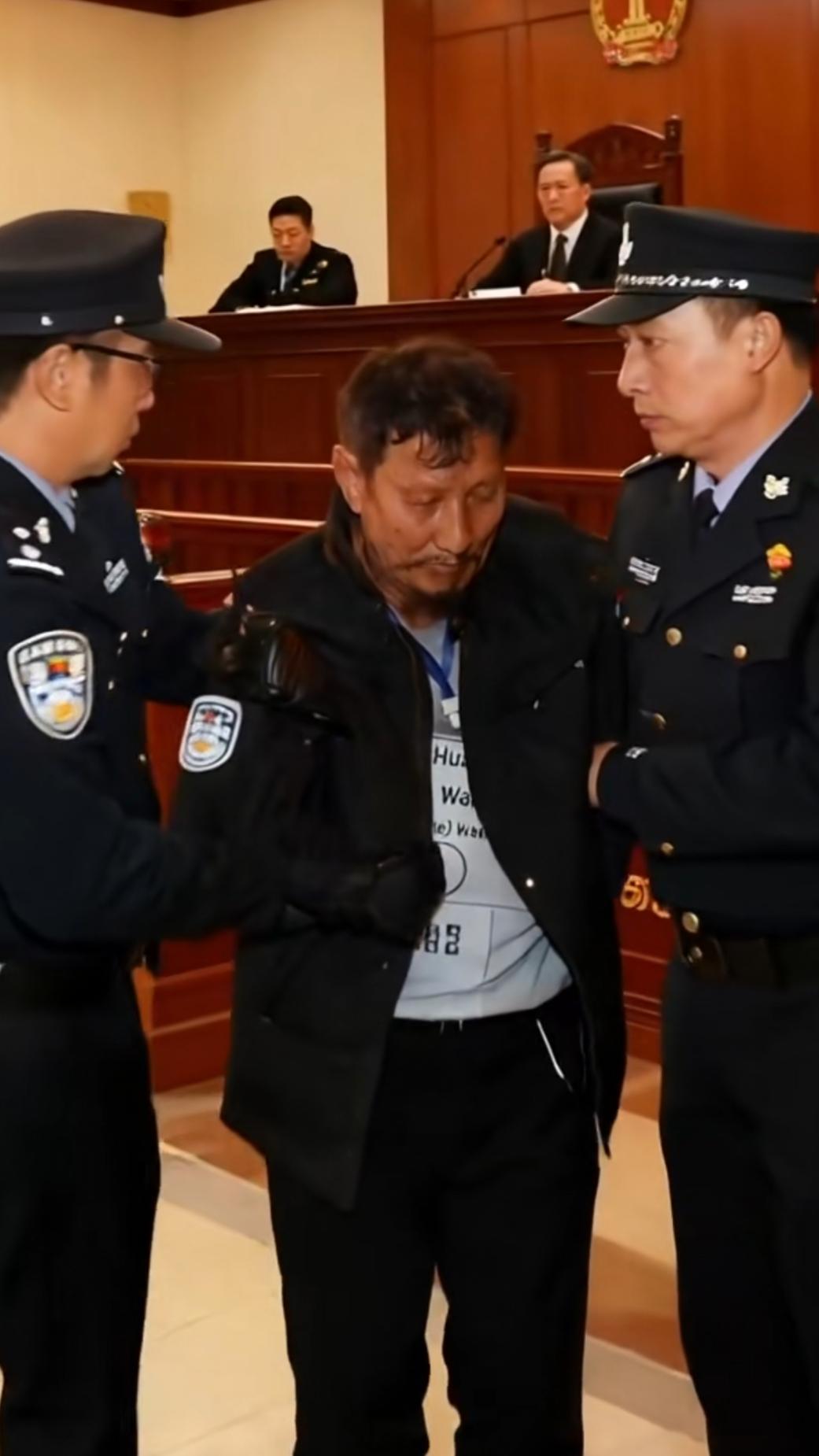 魏榕三叔魏怀仁被泉州中院公诉，等待他必将是极刑。首先魏怀仁（又名魏三）及其他重