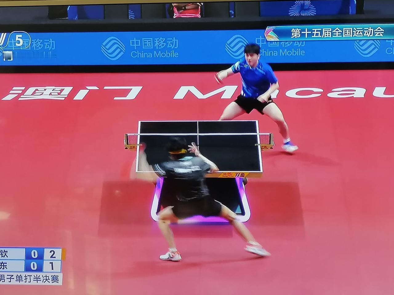 在刚刚结束的全运会男单半决赛中，樊振东与王楚钦为全国观众奉献了一场载入史册的巅峰