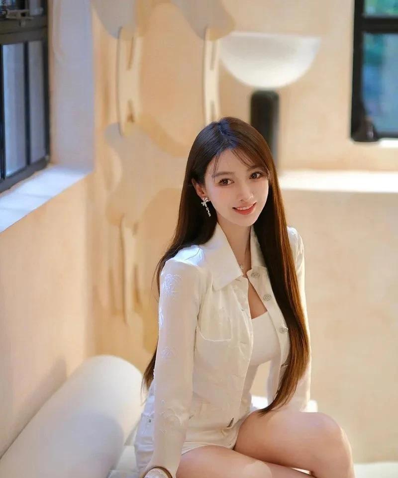 还记得叶珂吃蛋糕吗？近日，叶珂在直播时透露，她去年吃蛋糕时的那段话，是她一个闺