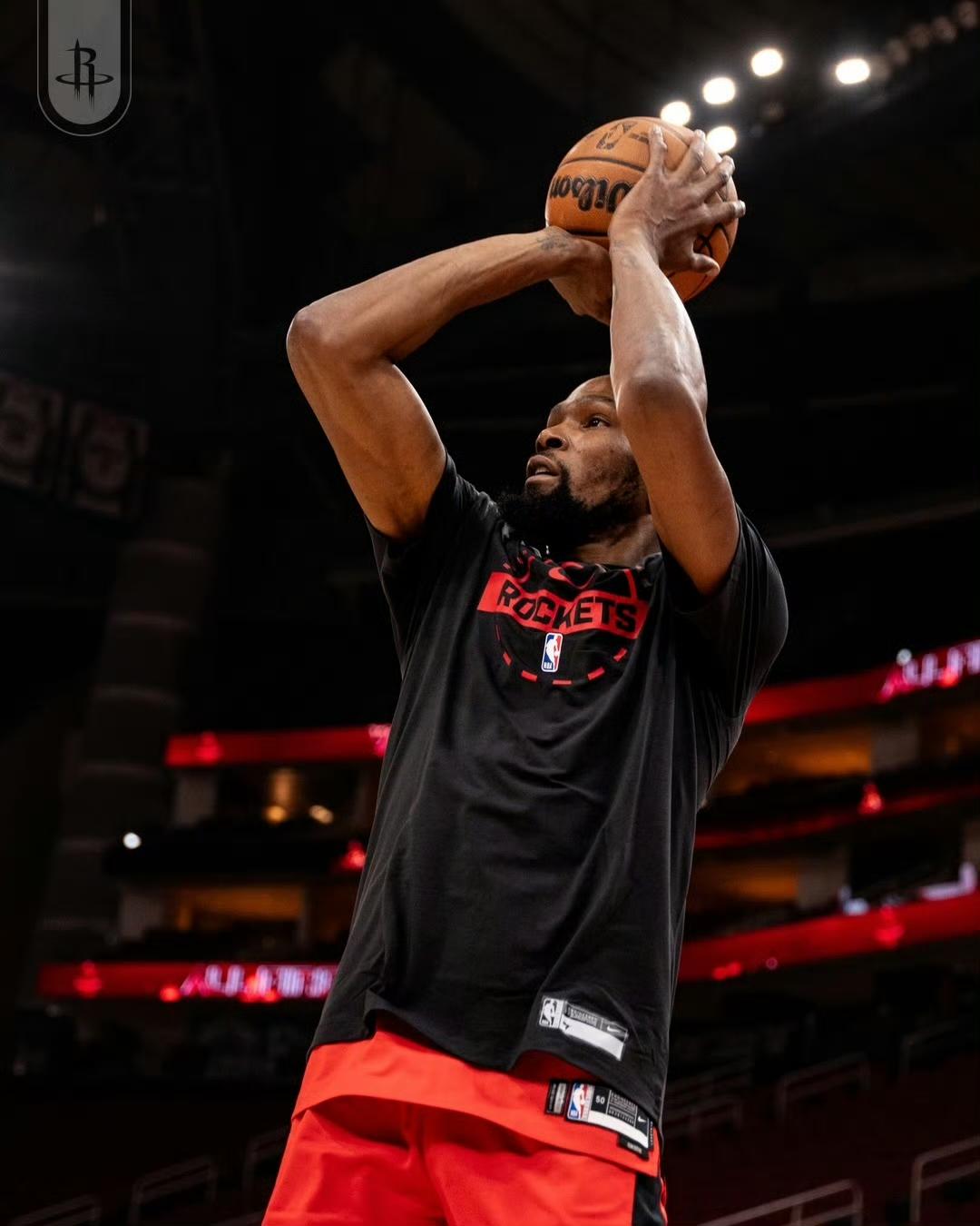 詹杜库，三位超级巨星本赛季表现如何！杜兰特本赛季场均登场35.8分钟，贡献2