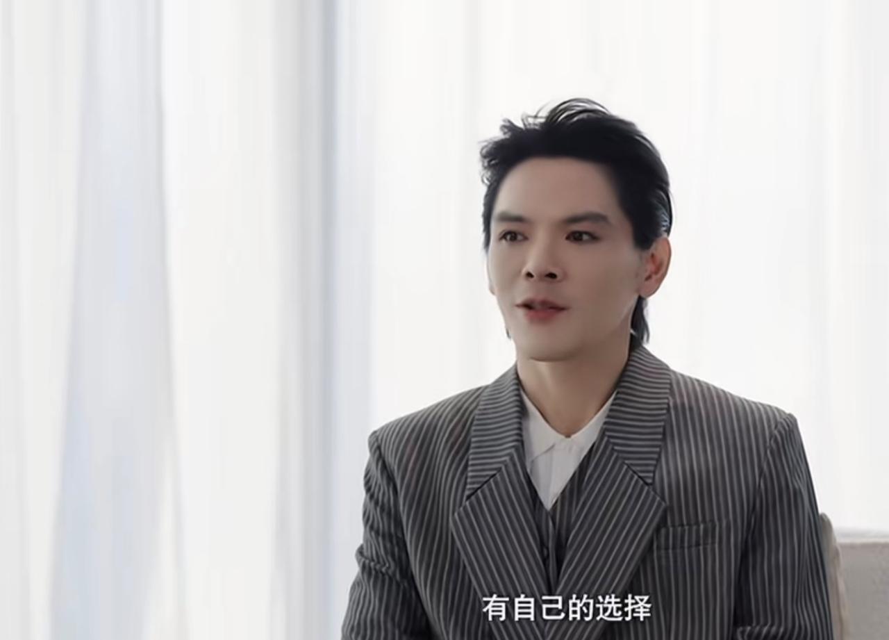 易立竞:“你希望你的孩子们提起他的爸爸向佐会怎么说”向佐:“我希望他们有自己的