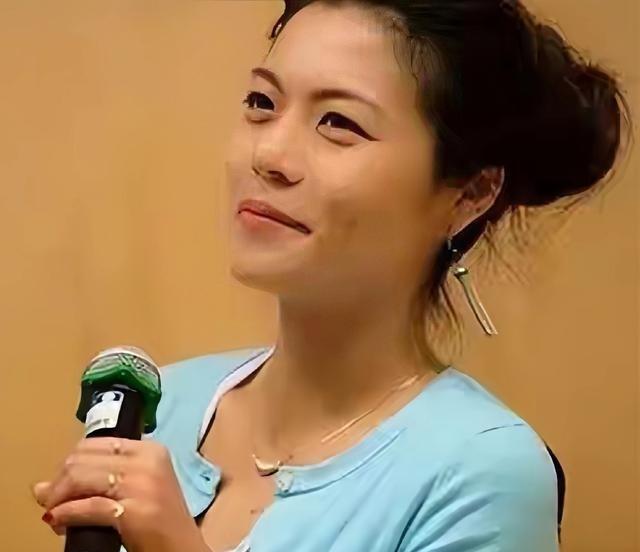 复旦大学教授陈果曾言：“脾气越倔强、越硬的人，命运一定会很悲惨，越是较劲的人，命