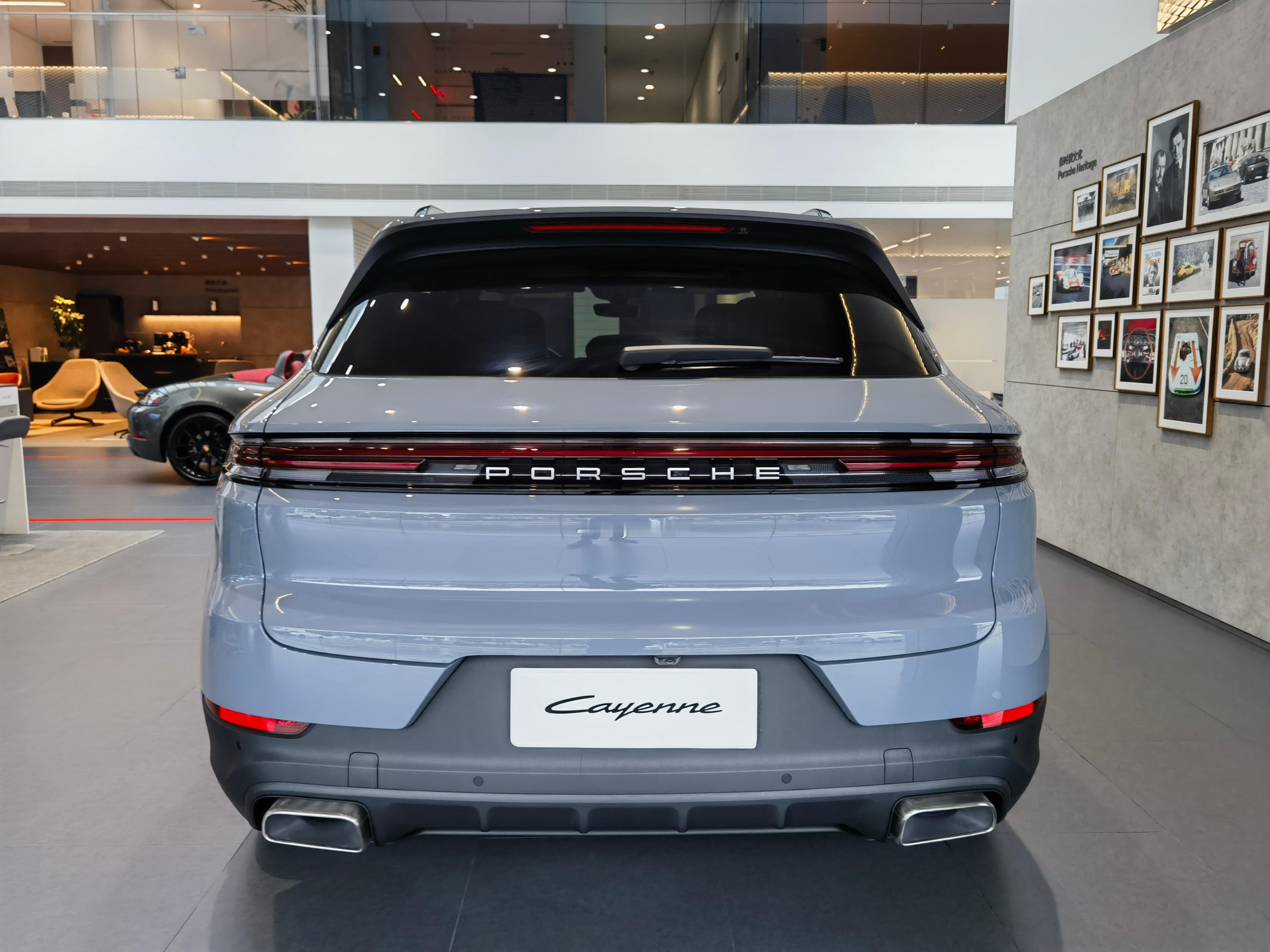 保时捷卡宴逐梦版极地灰外观指导价105.33万优惠24个点105.33*0.7