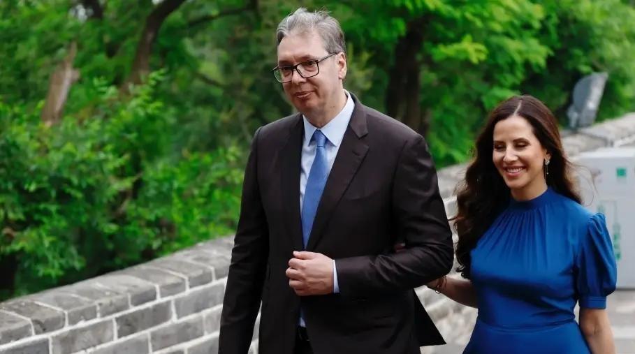 欧：把这份文件签了。塞：啥文件？欧：不许购买中国歼-10CE的红线警告书。
