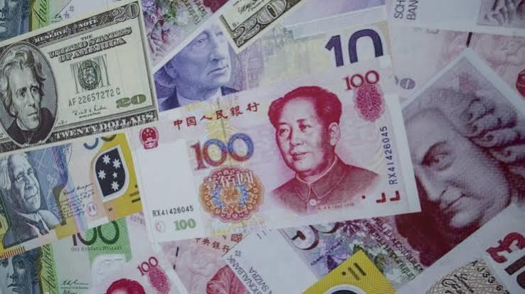 全球资本圈正悄悄流行一门新生意：从中国借走低成本人民币，转身投向全世界赚利差。瑞