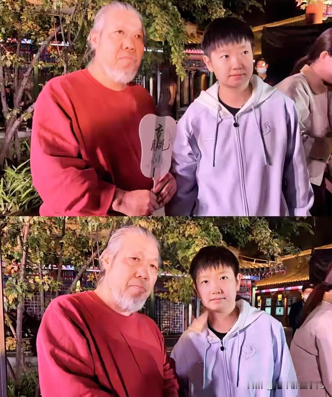 10月2日晚，WTT中国大满贯球员欢迎晚宴在北京举行。组委会特意设置非遗书法团扇