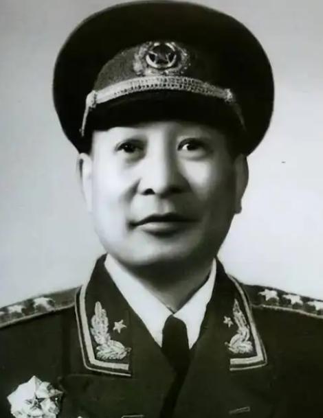 1944年，新四军一个司务长贪污几十块，判了死刑。钟期光一听拍了桌子：贪污几十块