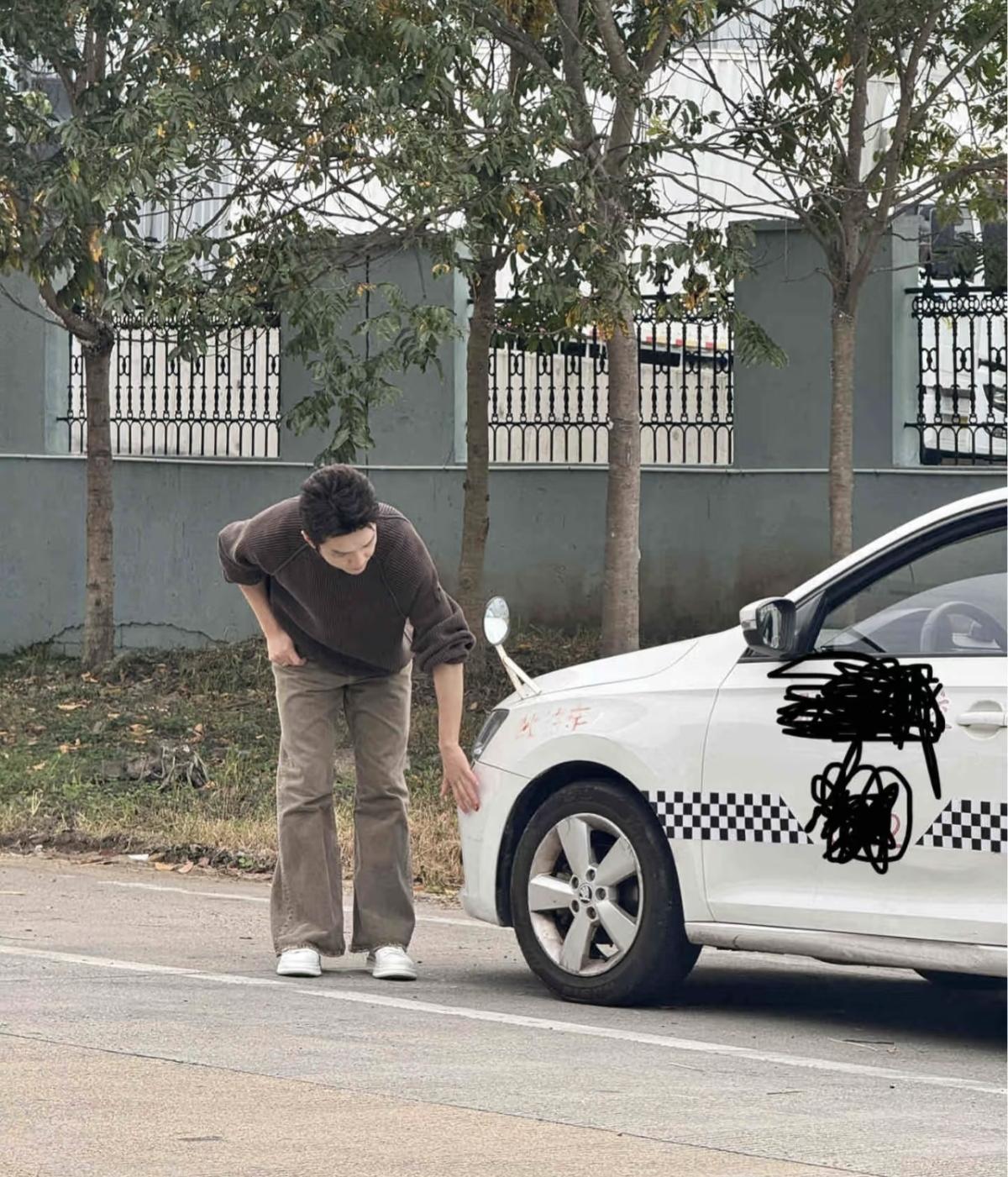 李佳琦科目三又挂了[捂脸哭]短短十几秒几乎记录了佳琦考试全程，早起妆发考科三，结果