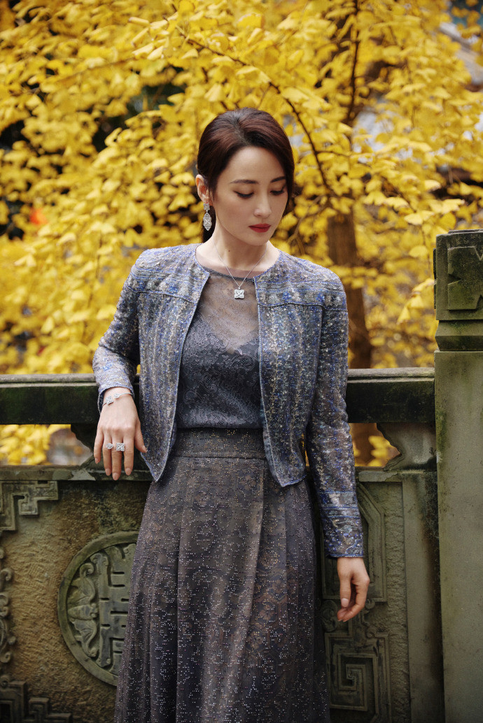 蒋勤勤脸和年龄各长各的真不敢信蒋勤勤已经50岁了！她这状态简直绝了，脸和年龄完