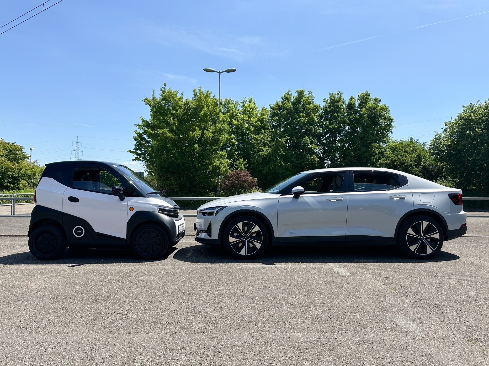 异卵双胞胎VS.哥弟俩汽场全开电车出海新能源汽车​​​