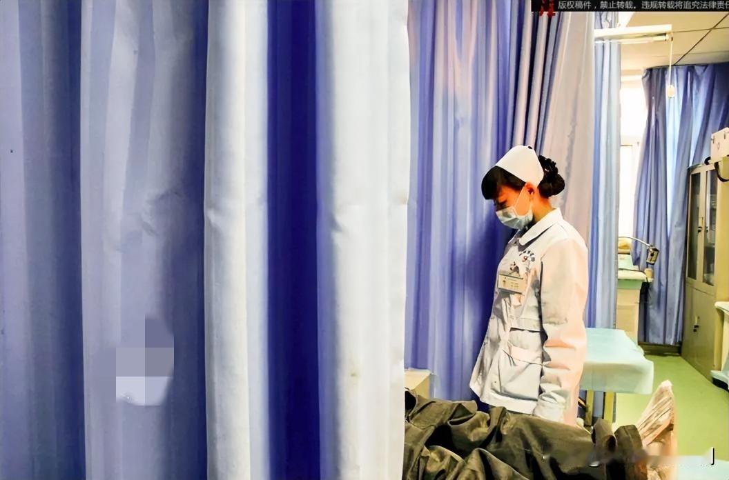 医院男护士偷拍女同事，道德法律双失守近日，某医院一名男护士竟做出偷拍女同事的