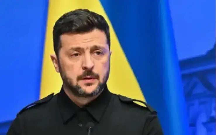 快讯！快讯！三年炮火把遮羞布都撕了：俄从摆帝国谱，活成了缩着脖子看家护院；乌从