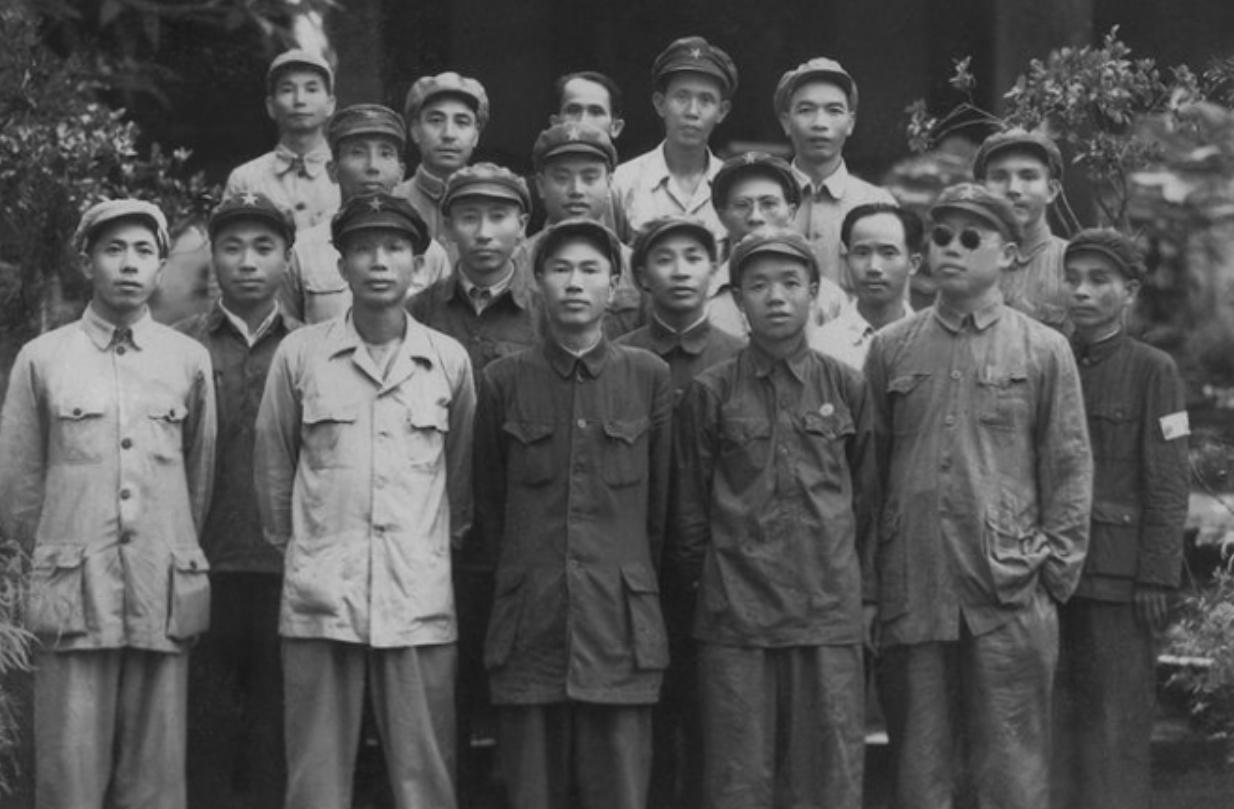明明是邓华指挥了解放海南岛战役，为什么说韩先楚的功劳最大呢？海南岛战役最难看