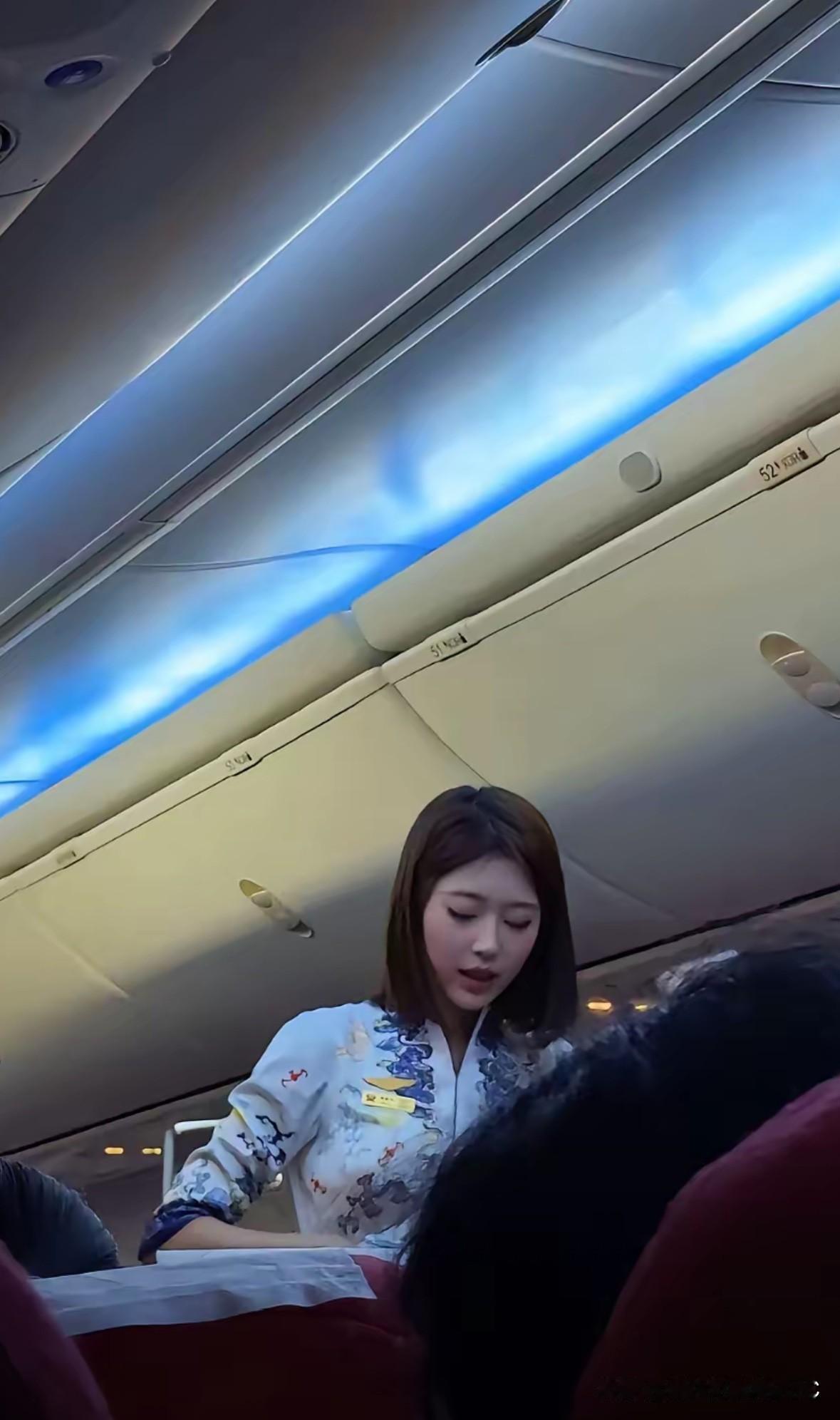 短发小姐姐