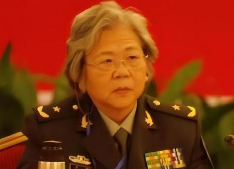 你敢信？贪了上亿军费的军中大老虎，审讯全程镇定自若，却在听到一笔拨款后当场脸色大