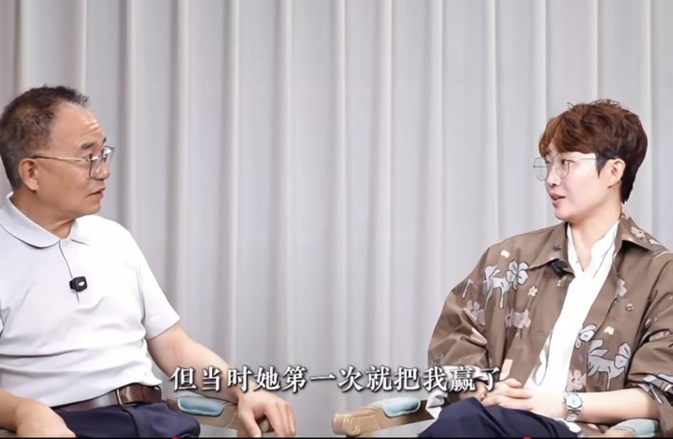冯天薇采访提到孙颖莎和孙颖莎第一次交手，她就赢了我，当时她还很小，那时候就觉得