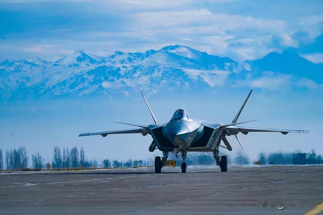 高原威龙，新疆和田空军基地7架，西藏拉萨当雄空军基地4架，隐形3D打印就是快。