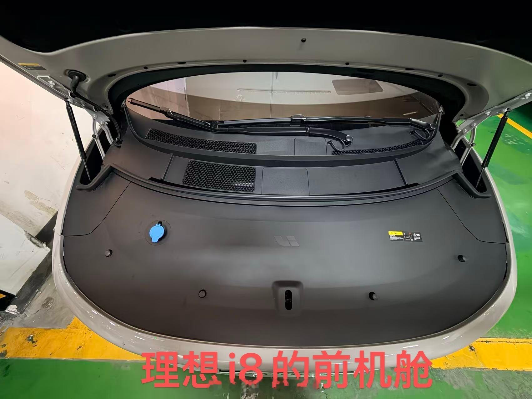 理想i8和理想i6，这两款纯电SUV上市时间仅仅相隔约两个月，却在前备箱和后备箱