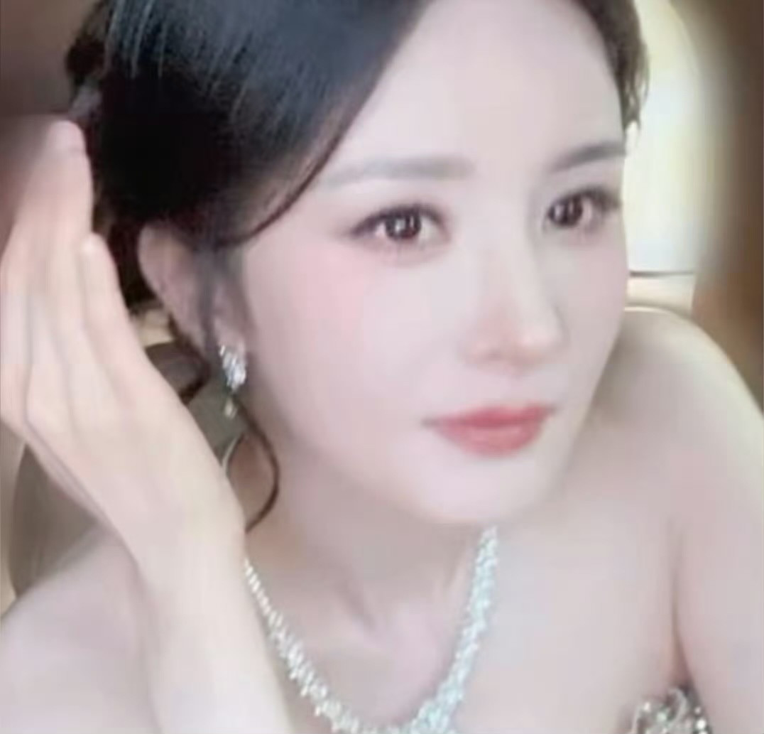 杨幂平地摔就是这个女人会让我反反复复的爱上