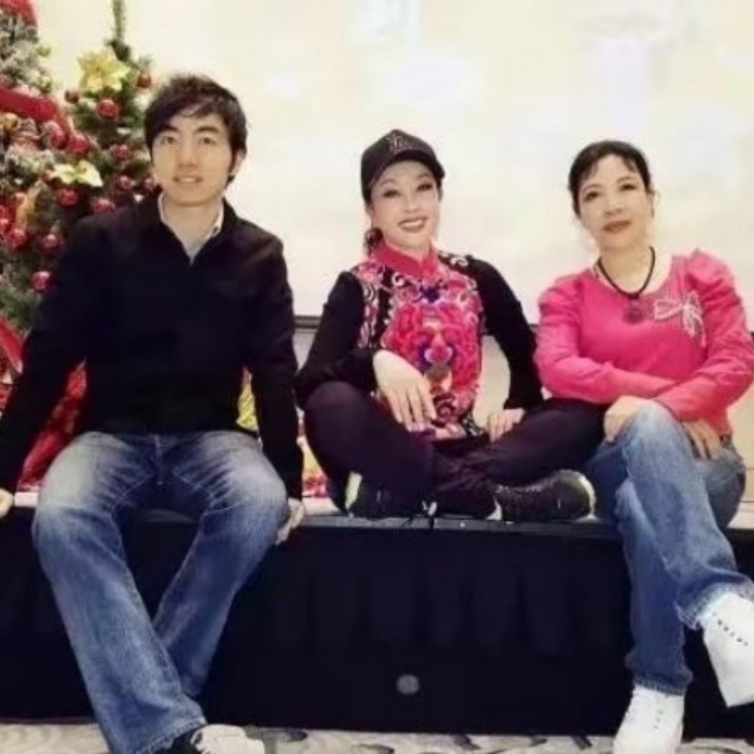 刘晓庆亲妹妹一家希望她没有后代刘晓庆接手妹妹的儿子抚养刘晓庆的妹妹刘晓红之子靖